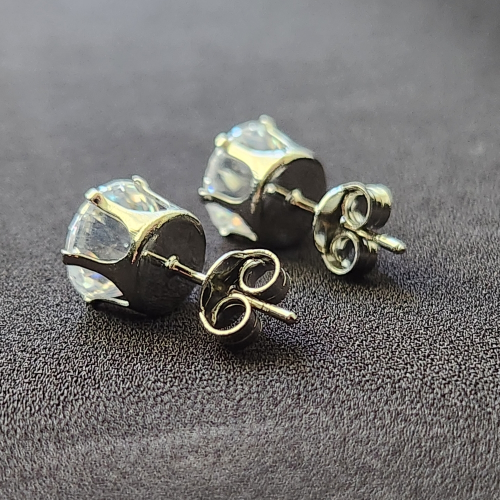 New Silver Minimalistic Diamond Earrings - Picture 5 of 6